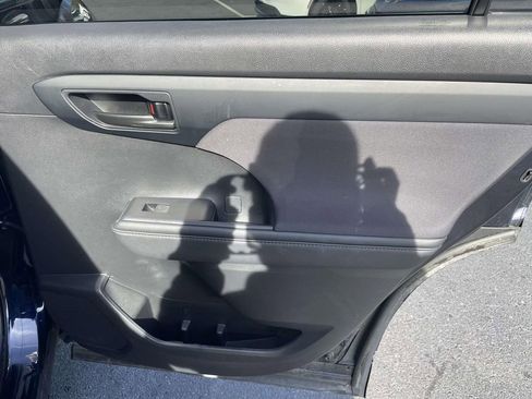 Used 2023 Toyota Highlander LE image 46