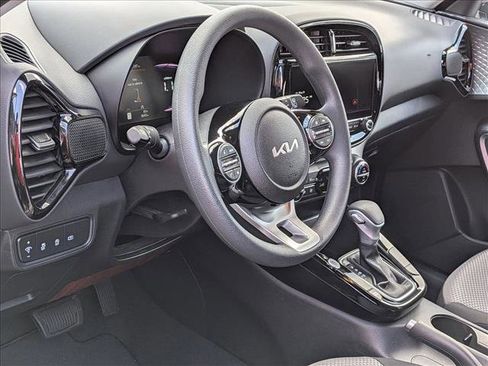 Used 2025 Kia Soul S FWD image 9