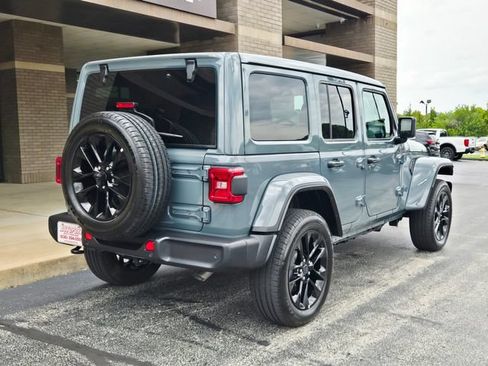 Used 2025 Jeep Wrangler Unlimited Sahara w/ Safety Group AWD/4WD image 6