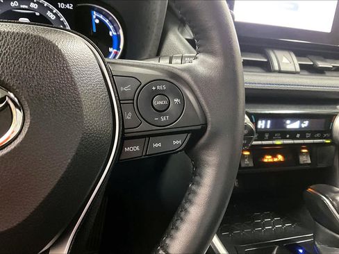 Used 2024 Toyota RAV4 SE image 23