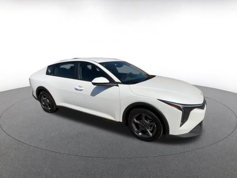 Used 2025 Kia K4 LXS image 2