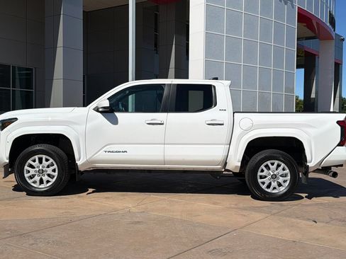 Certified 2024 Toyota Tacoma SR5 AWD/4WD image 8