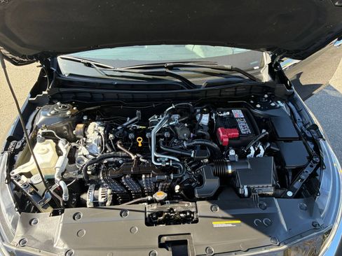 Used 2025 Nissan Altima 2.5 SV FWD image 31