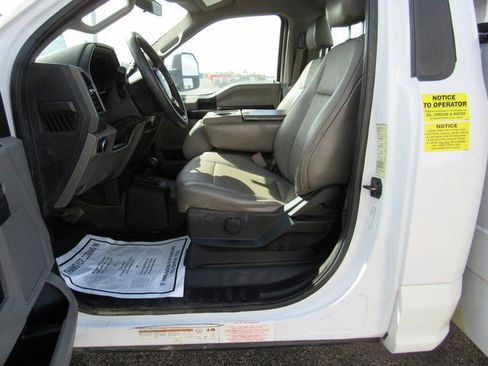 Used 2017 Ford F550 4x4 Regular Cab Super Duty image 17
