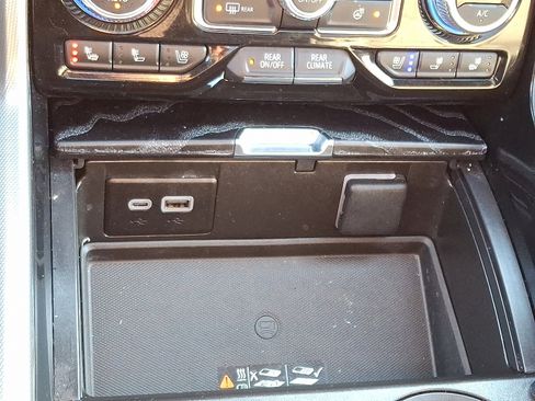 Used 2024 GMC Yukon XL Denali w/ Denali Reserve Package image 29