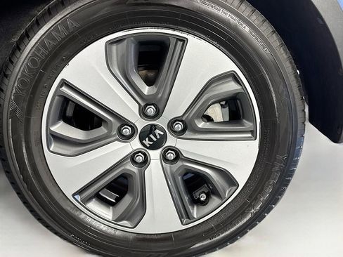 Used 2018 Kia Niro EX w/ EX Premium Package image 31