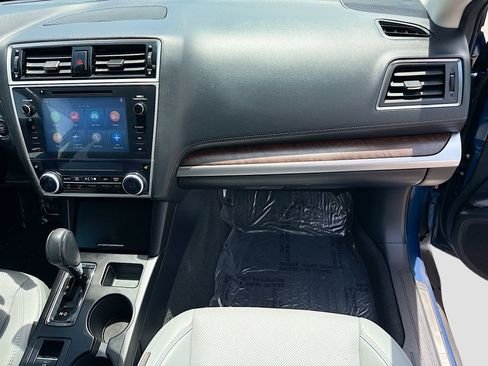 Used 2019 Subaru Outback 3.6R Limited AWD/4WD image 18