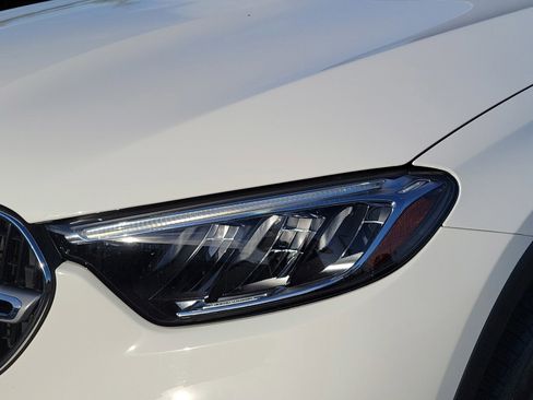 Used 2024 Mercedes-Benz GLC 300 4MATIC image 10