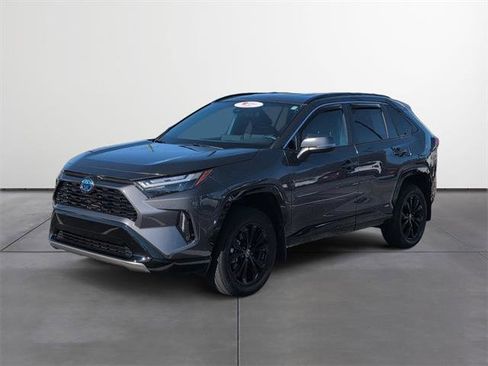 Used 2022 Toyota RAV4 SE image 2