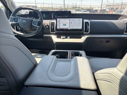 Certified 2025 Ford Expedition Active AWD/4WD image 10