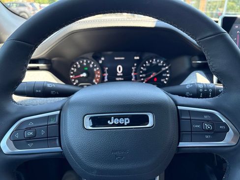 Used 2023 Jeep Compass Latitude w/ Convenience Group AWD/4WD image 25