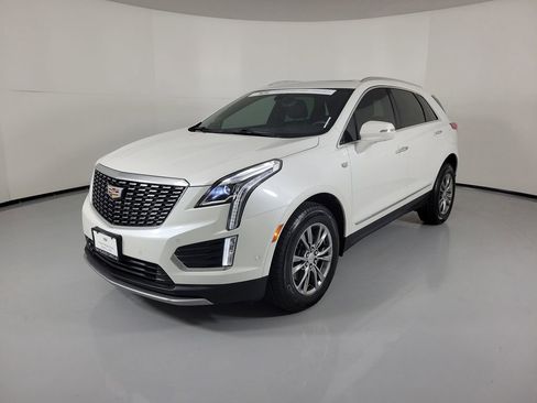 Used 2023 Cadillac XT5 Premium Luxury w/ Technology Package image 2