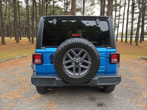 Used 2024 Jeep Wrangler Sport S image 4