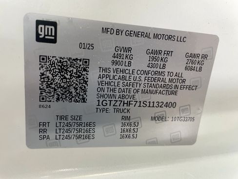Used 2025 GMC Savana 3500 Extended RWD image 7
