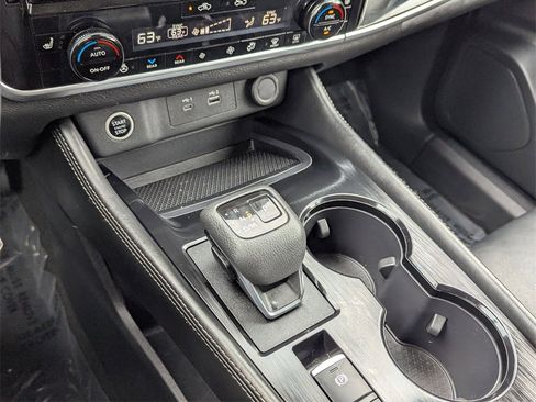 Used 2023 Nissan Rogue SL w/ SL Premium Package image 20