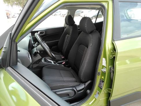 Used 2022 Hyundai Venue SEL FWD image 13