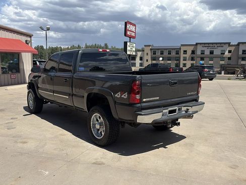 Used 2005 Chevrolet Silverado 2500 LT w/ Heavy-Duty Power Package AWD/4WD image 5