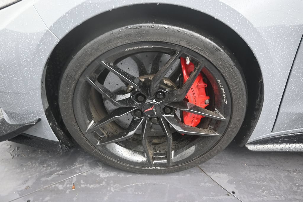 Used 2025 Chevrolet Corvette Z06 w/ Z07 Performance Package RWD image 9