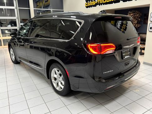 Used 2017 Chrysler Pacifica Touring-L w/ Tire & Wheel Group image 51