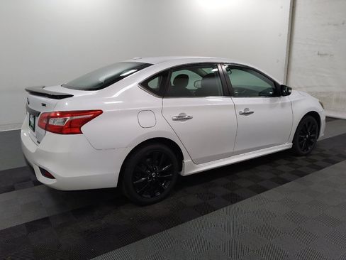 Used 2018 Nissan Sentra SR w/ Technology Package FWD image 10