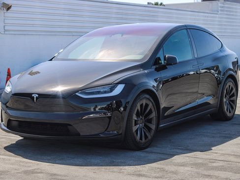 Used 2022 Tesla Model X image 3
