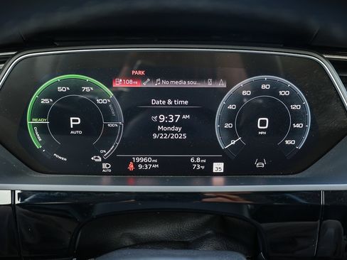 Used 2024 Audi Q8 e-tron Premium Plus w/ Premium Plus Package image 25