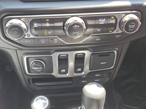 Used 2022 Jeep Wrangler Sport AWD/4WD image 35