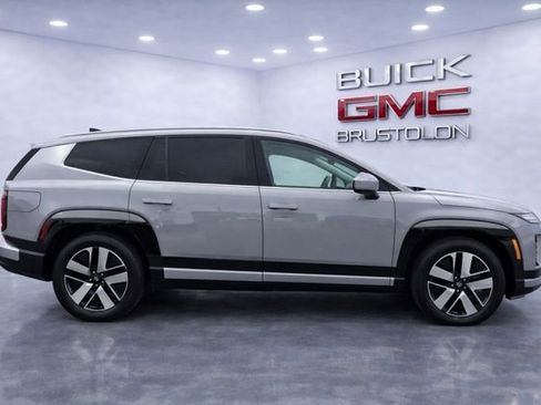 Used 2026 Hyundai Ioniq 9 SEL image 2