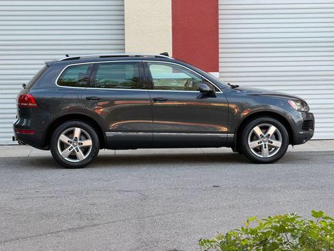 Used 2012 Volkswagen Touareg Sport AWD/4WD image 10