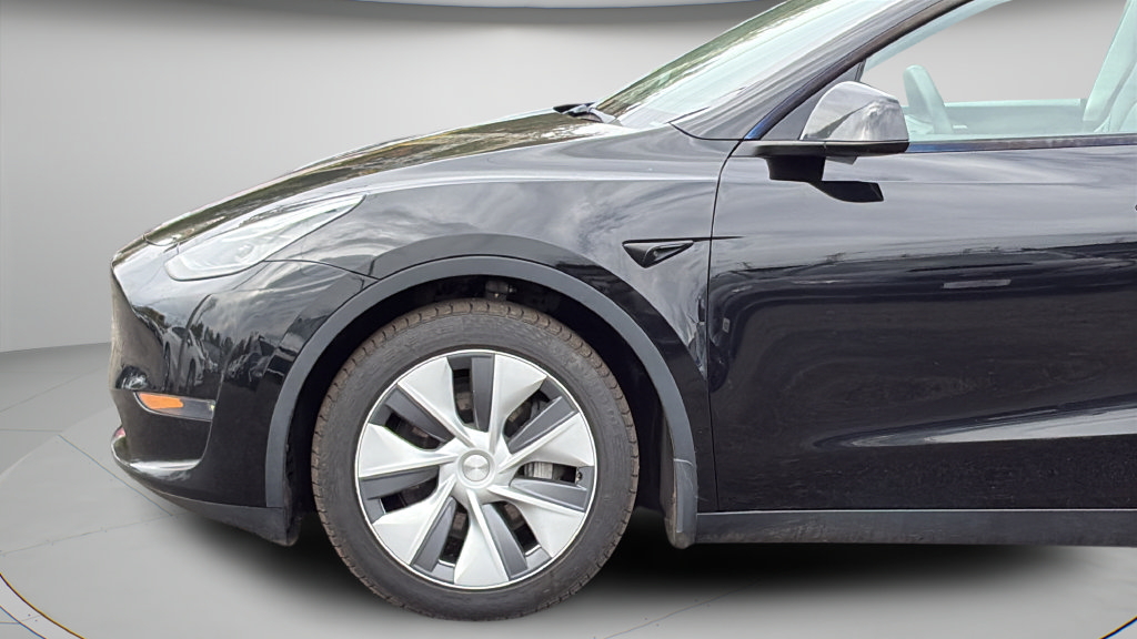Used 2023 Tesla Model Y Long Range AWD/4WD image 25