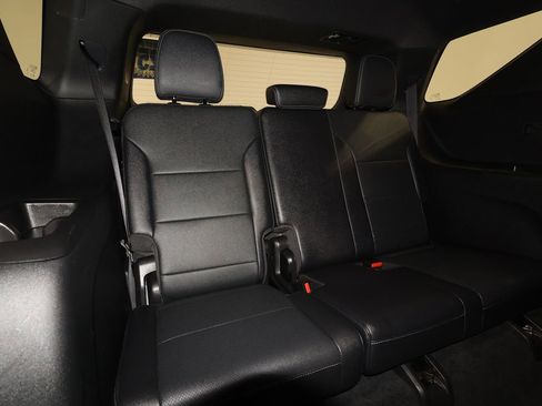 Used 2025 Chevrolet Traverse LT image 25