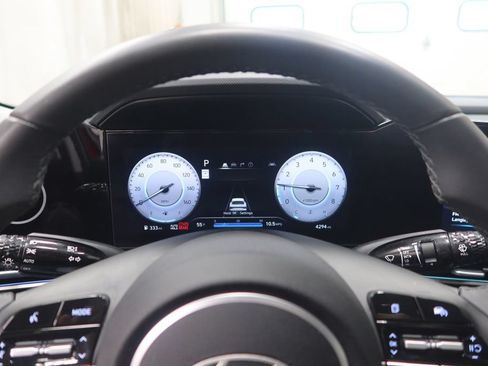 Used 2025 Hyundai Elantra Limited FWD image 22