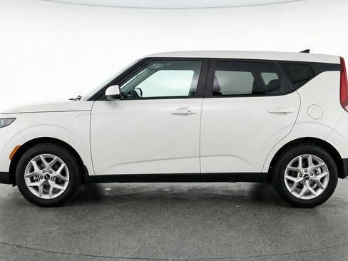 Used 2025 Kia Soul LX w/ LX Technology Package image 5