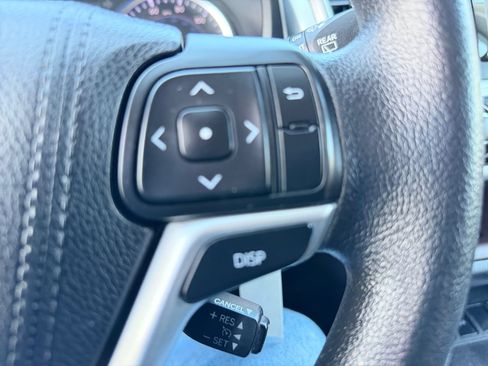 Used 2016 Toyota Highlander LE FWD image 26