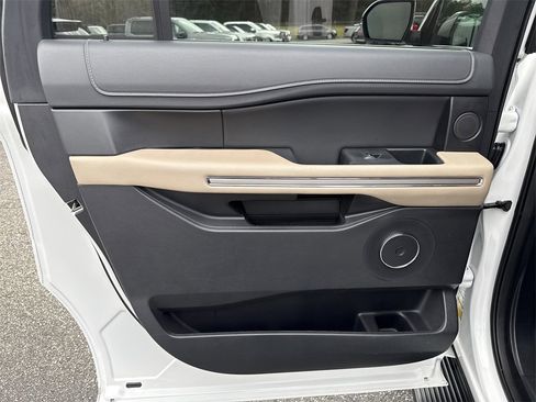 Used 2024 Ford Expedition Max Limited image 25