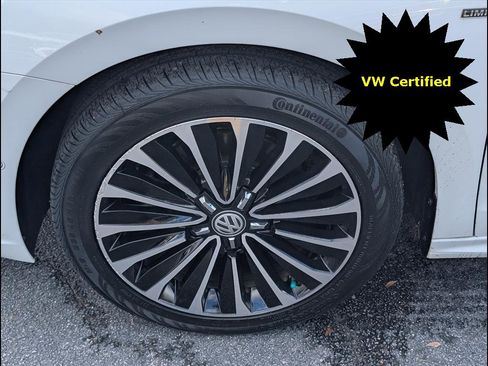Certified 2022 Volkswagen Passat 2.0T image 22