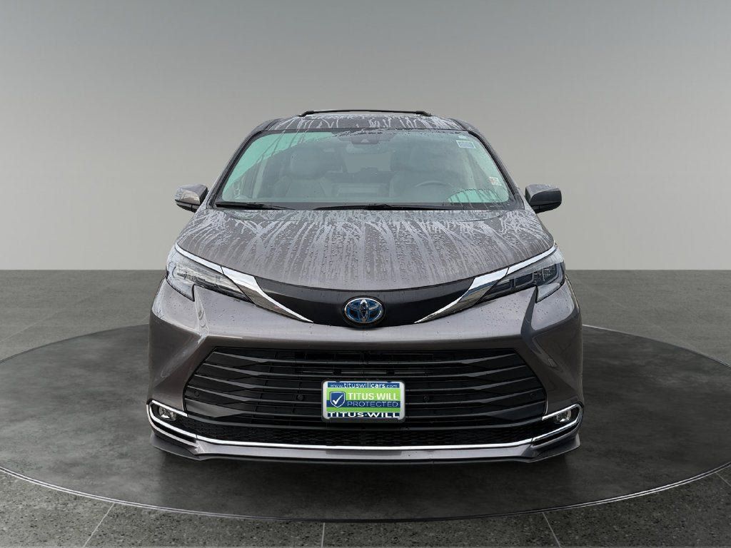 Used 2024 Toyota Sienna XLE w/ XLE Plus Package AWD/4WD image 2