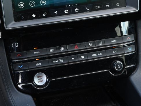 Used 2019 Jaguar F-PACE Prestige AWD/4WD image 18