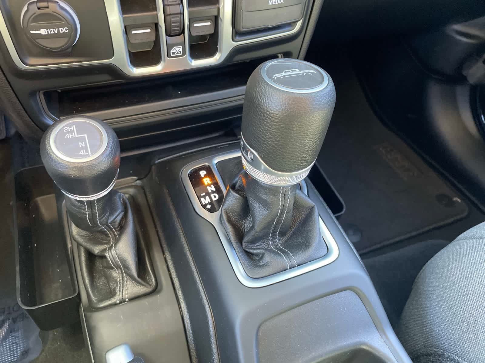 Used 2025 Jeep Gladiator Sport AWD/4WD image 23