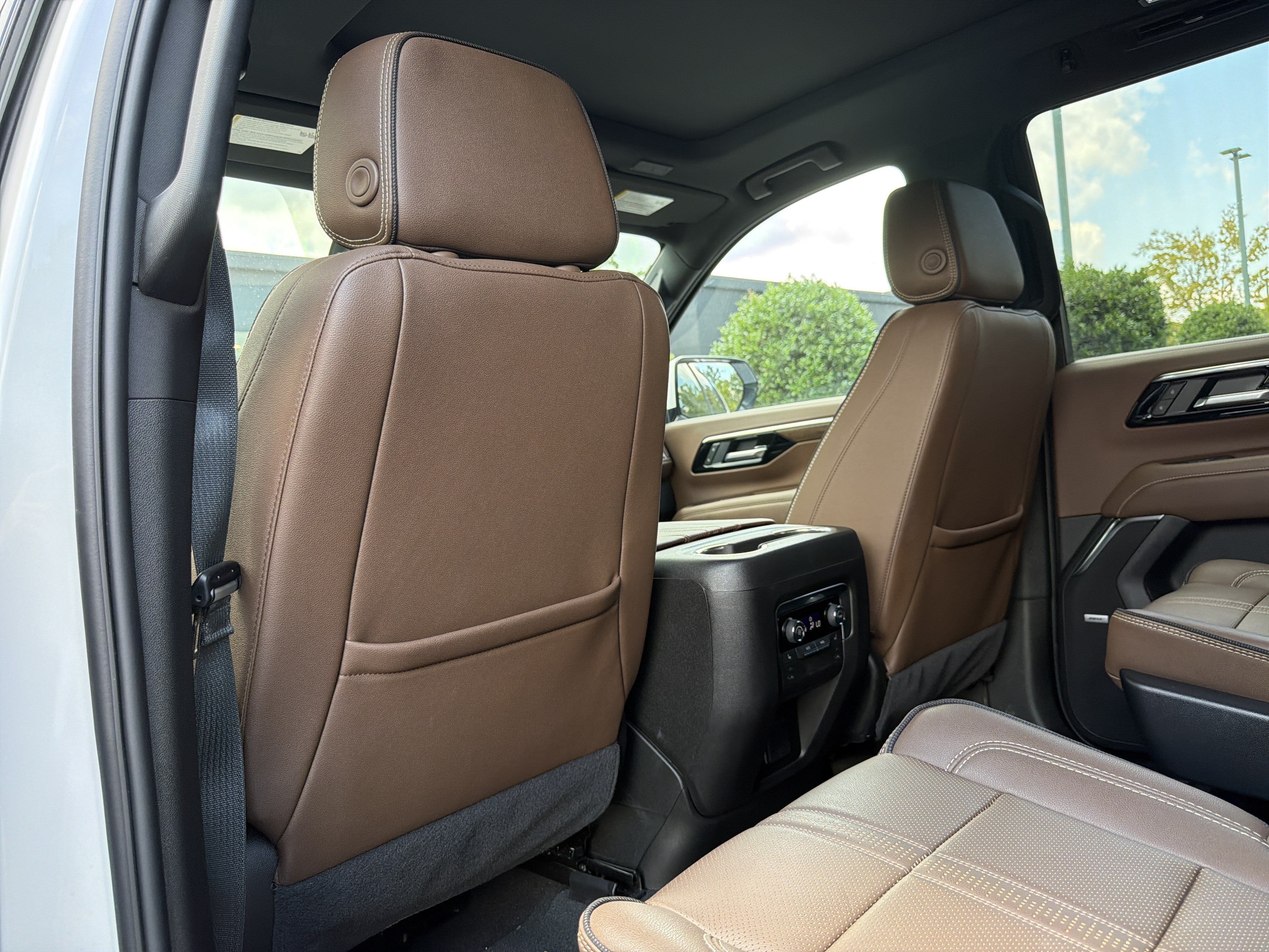 Used 2025 Chevrolet Tahoe High Country AWD/4WD image 41