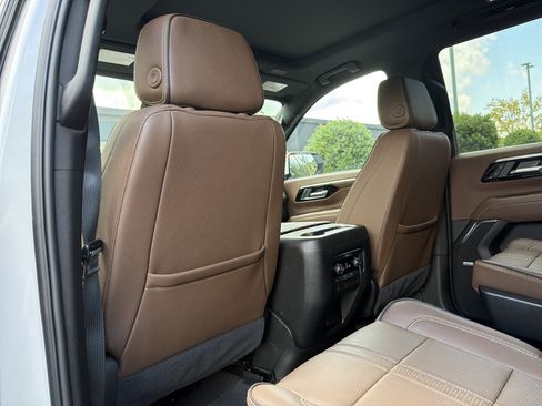Used 2025 Chevrolet Tahoe High Country AWD/4WD image 41