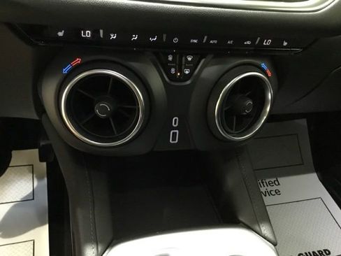 Used 2020 Chevrolet Blazer LT FWD image 32