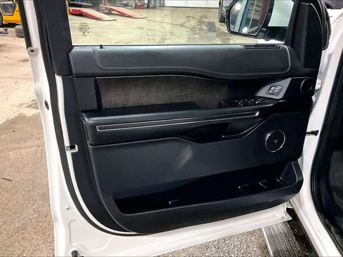 Used 2021 Ford Expedition Max Limited image 21