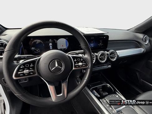 Used 2023 Mercedes-Benz EQB 300 4MATIC image 11