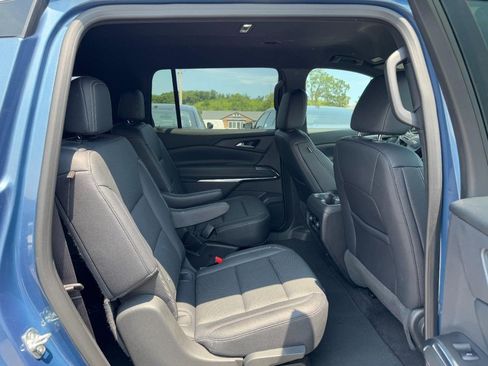 Used 2025 Chevrolet Traverse LT AWD/4WD image 12