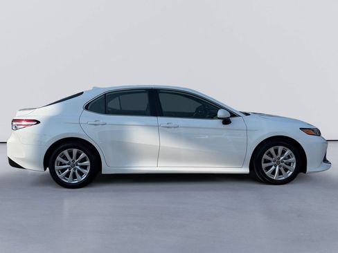 Used 2020 Toyota Camry LE AWD/4WD image 2