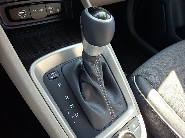 Used 2024 Hyundai Venue Limited FWD image 15