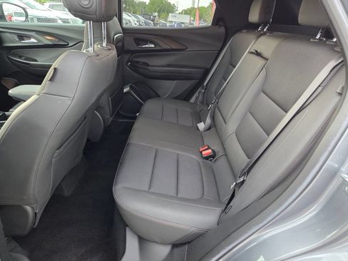 Used 2022 Chevrolet TrailBlazer RS w/ Technology Package FWD image 6