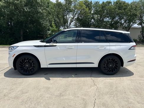 Certified 2024 Lincoln Aviator Black Label w/ Jet Package AWD/4WD image 2