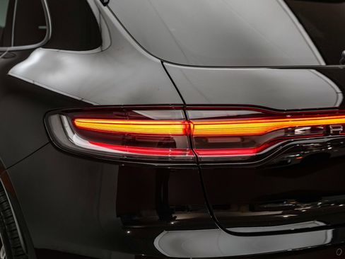 Used 2025 Porsche Macan image 8
